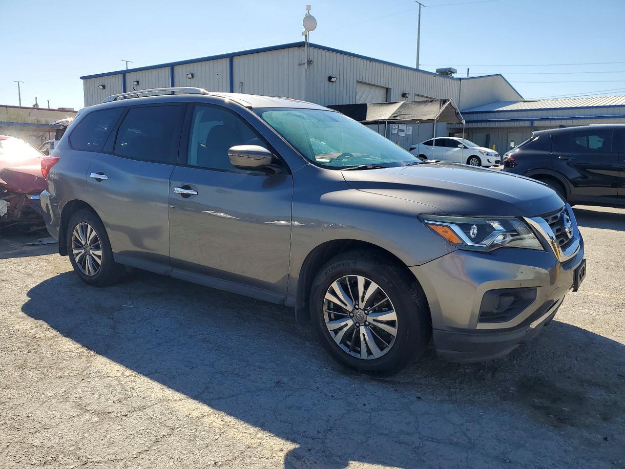 2018 Nissan Pathfinder S - Image 4