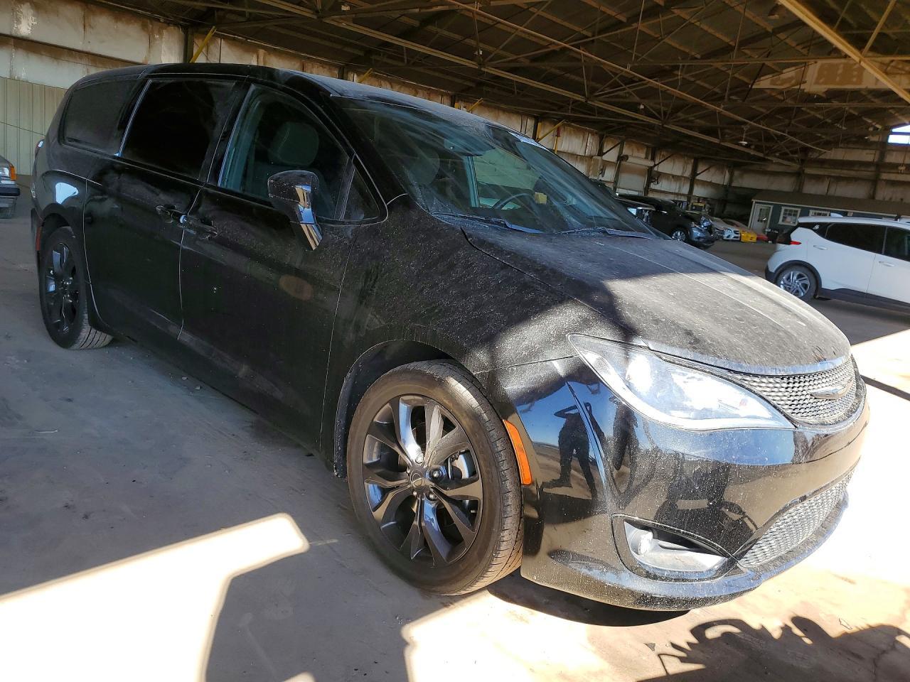 2020 Chrysler Pacifica Touring - Image 4