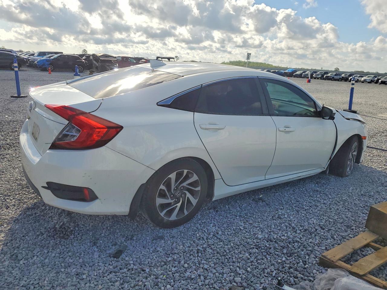 2017 Honda Civic Ex - Image 3