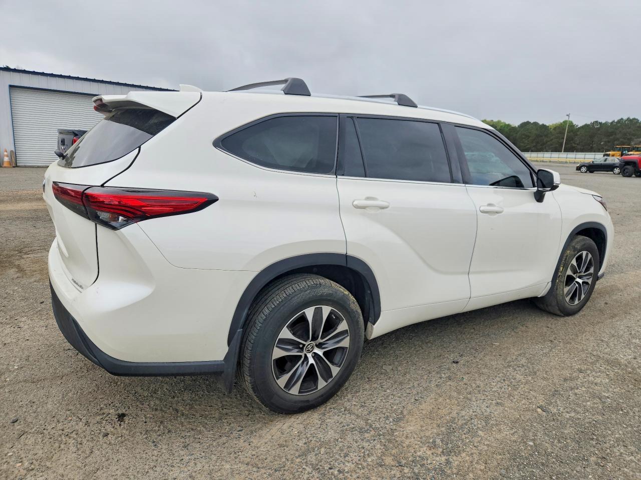 2020 Toyota Highlander Xle - Image 3