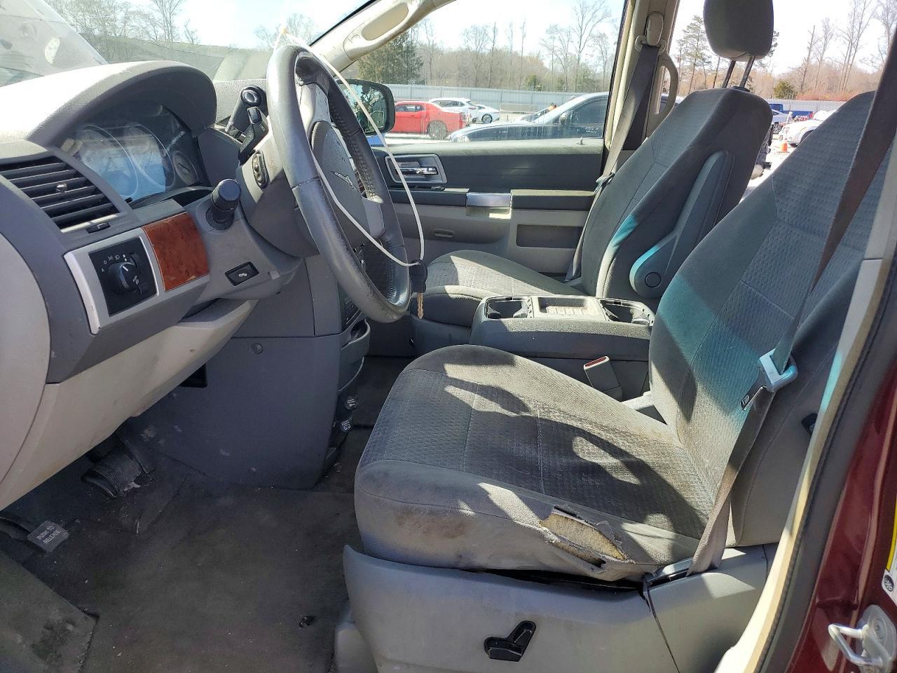 2008 Chrysler Town & Country Touring - Image 7