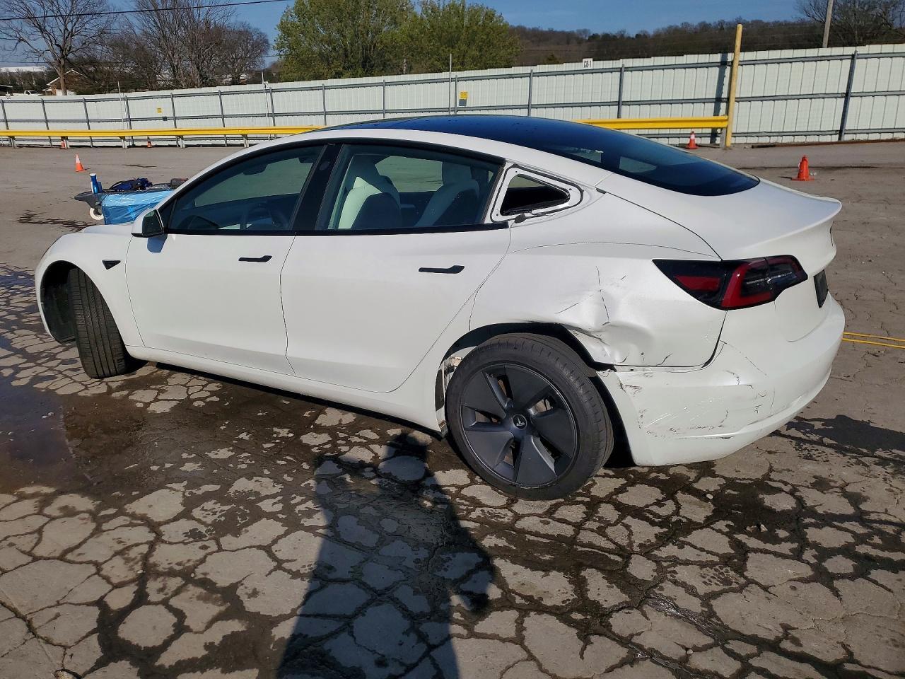 2023 Tesla Model 3 - Фото 2