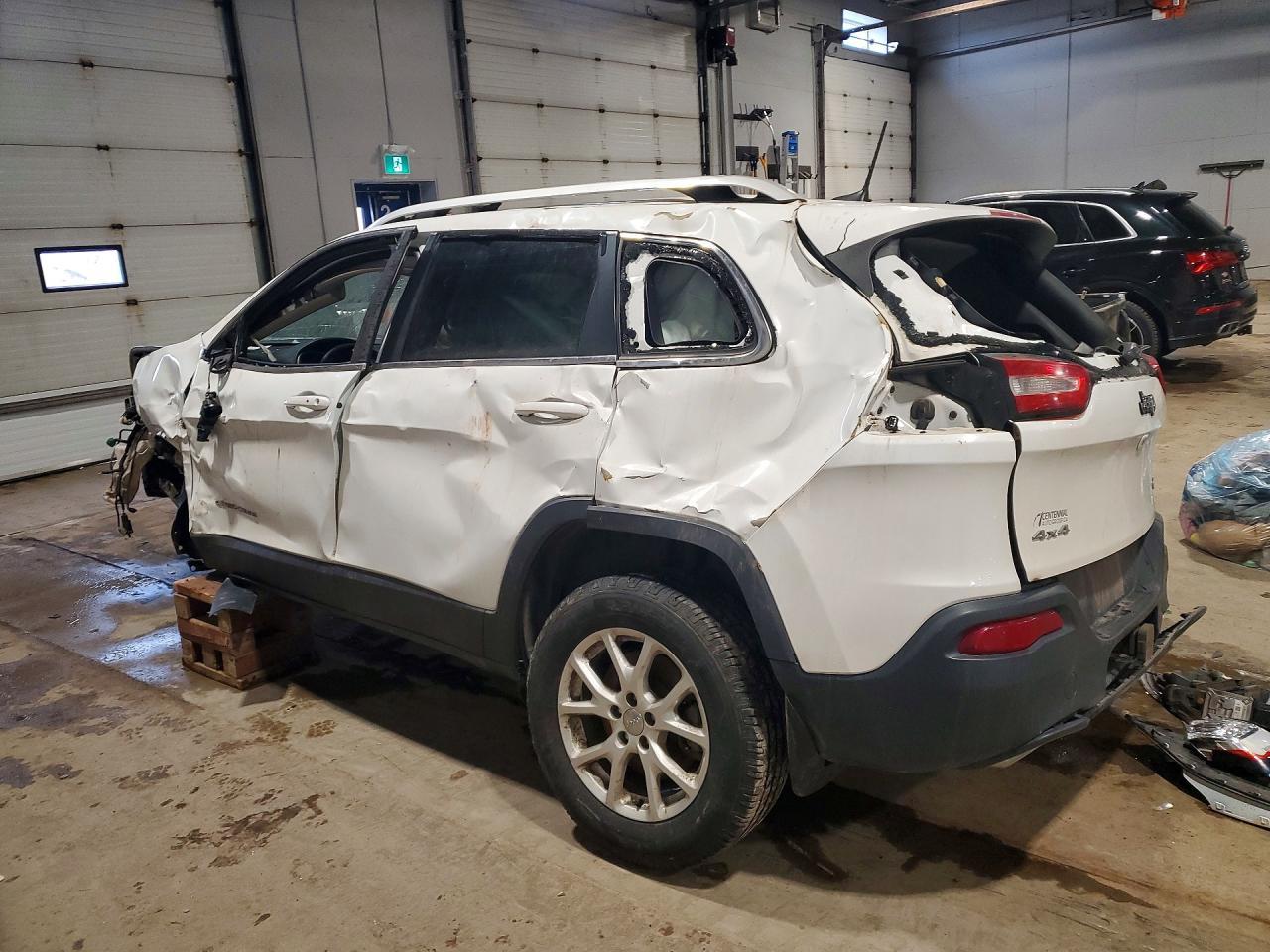 2016 Jeep Cherokee Latitude - Image 2