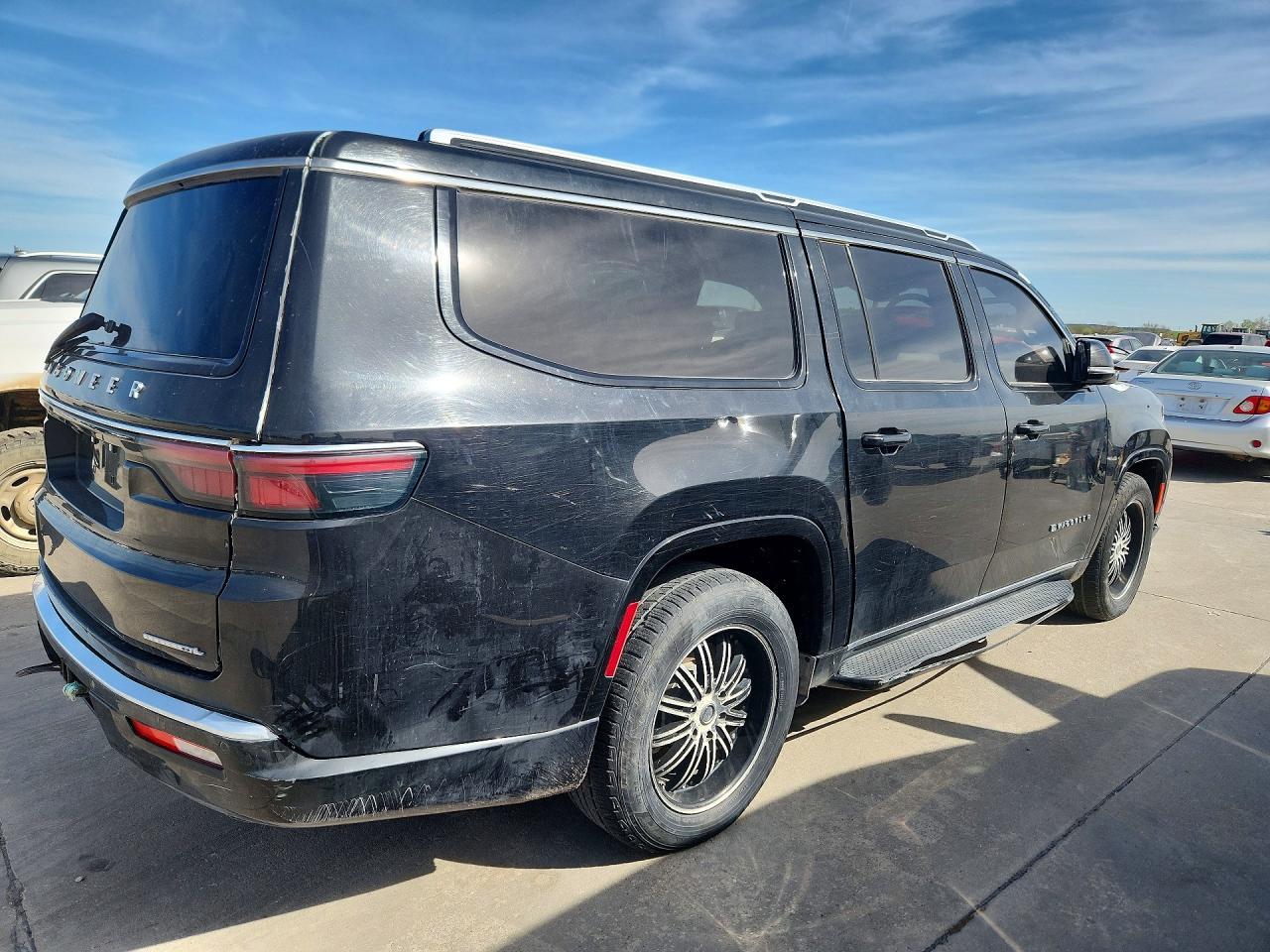 2023 Jeep Wagoneer L Series Ii - Фото 3