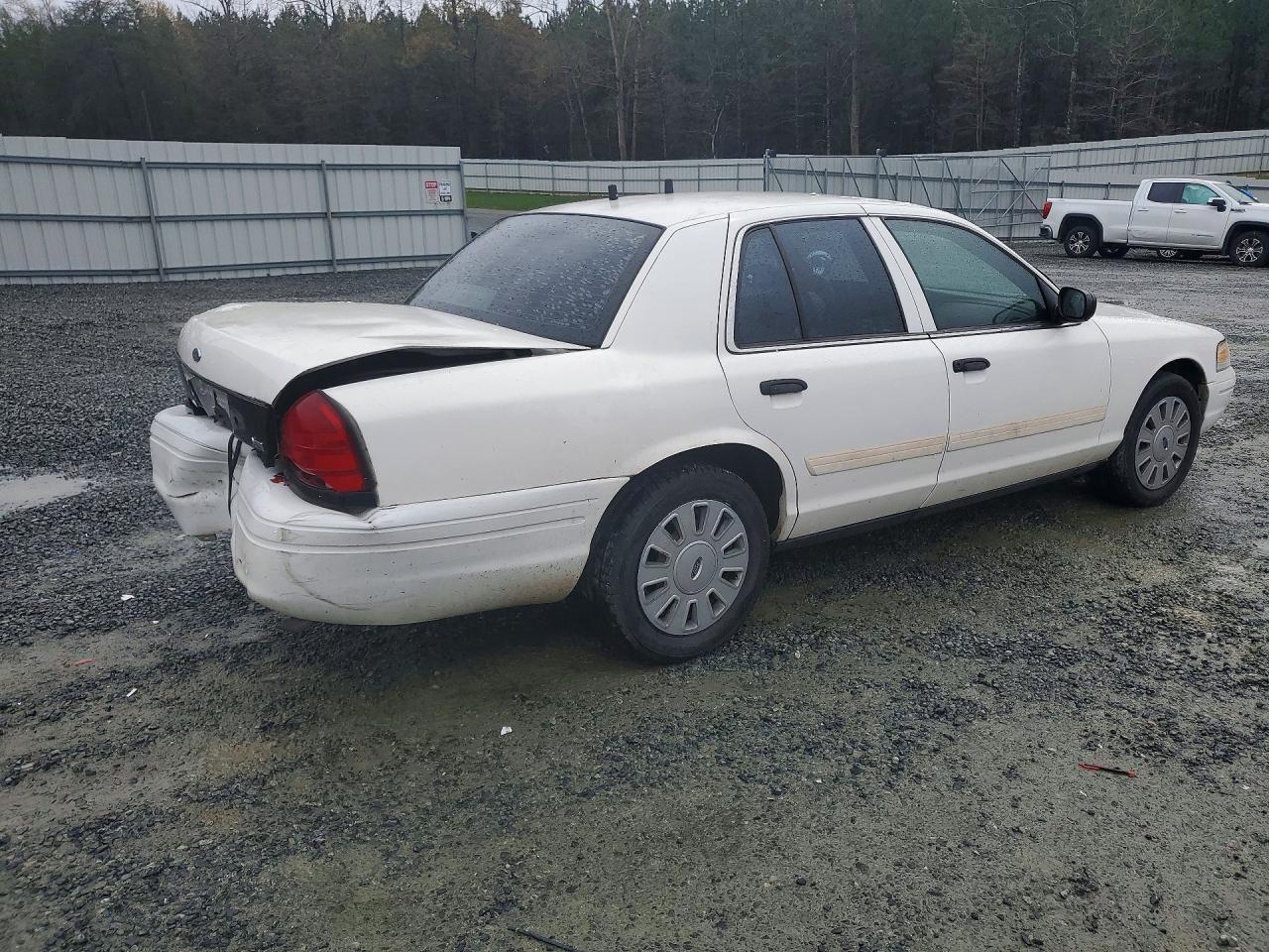 2010 Ford Crown Victoria - Фото 3