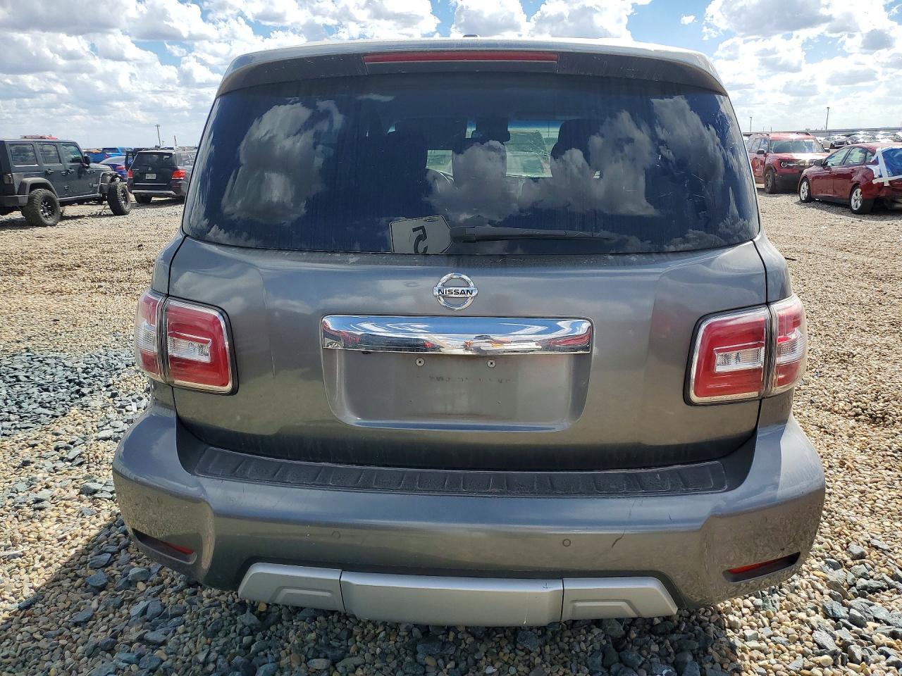 2017 Nissan Armada Sv - Image 6
