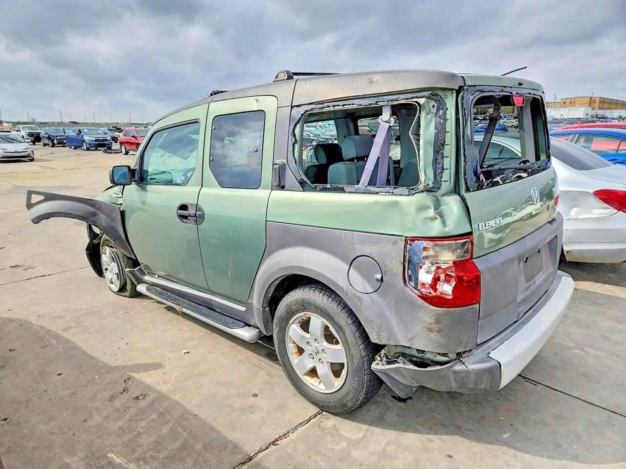 2004 Honda Element - Image 2