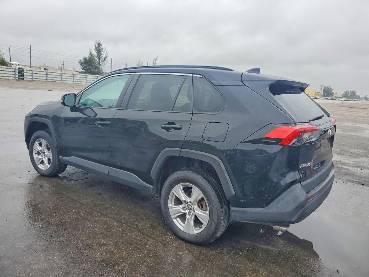 2020 Toyota Rav4 Xle - Image 2