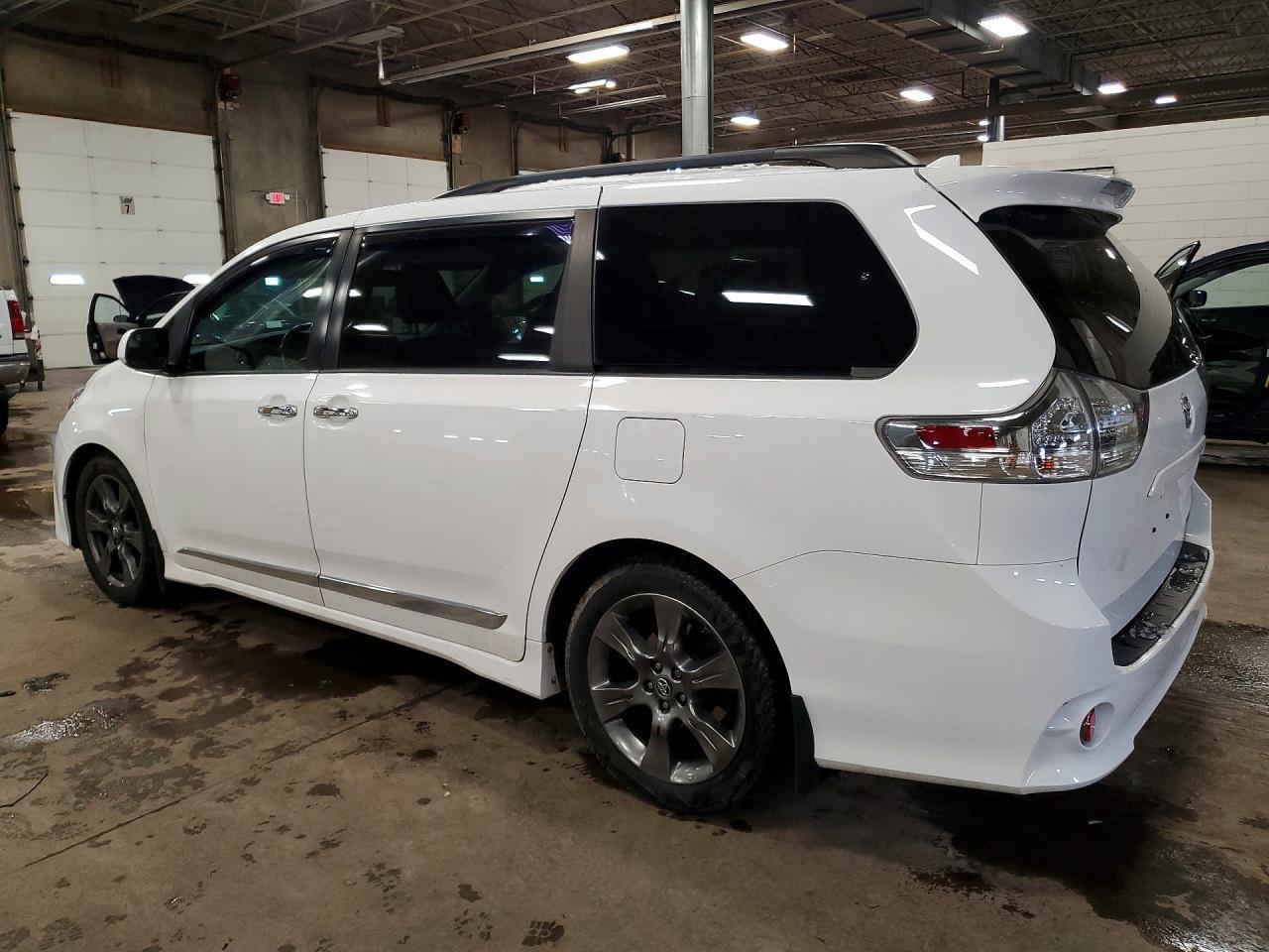 2020 Toyota Sienna Se 8-Passenger - Фото 2
