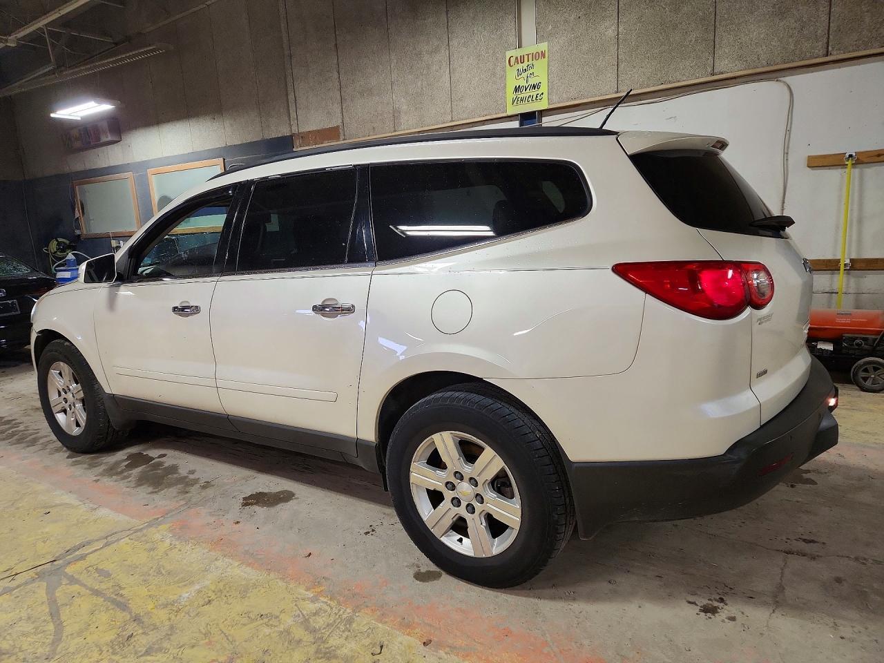 2011 Chevrolet Traverse Lt - Фото 2