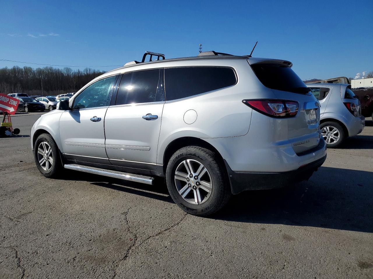 2017 Chevrolet Traverse Lt - Фото 2