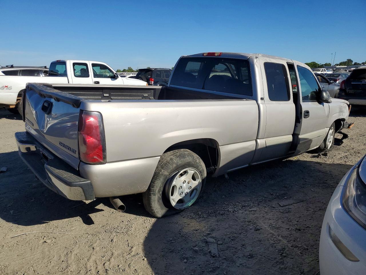 2004 Chevrolet Silverado C1500 - Фото 3