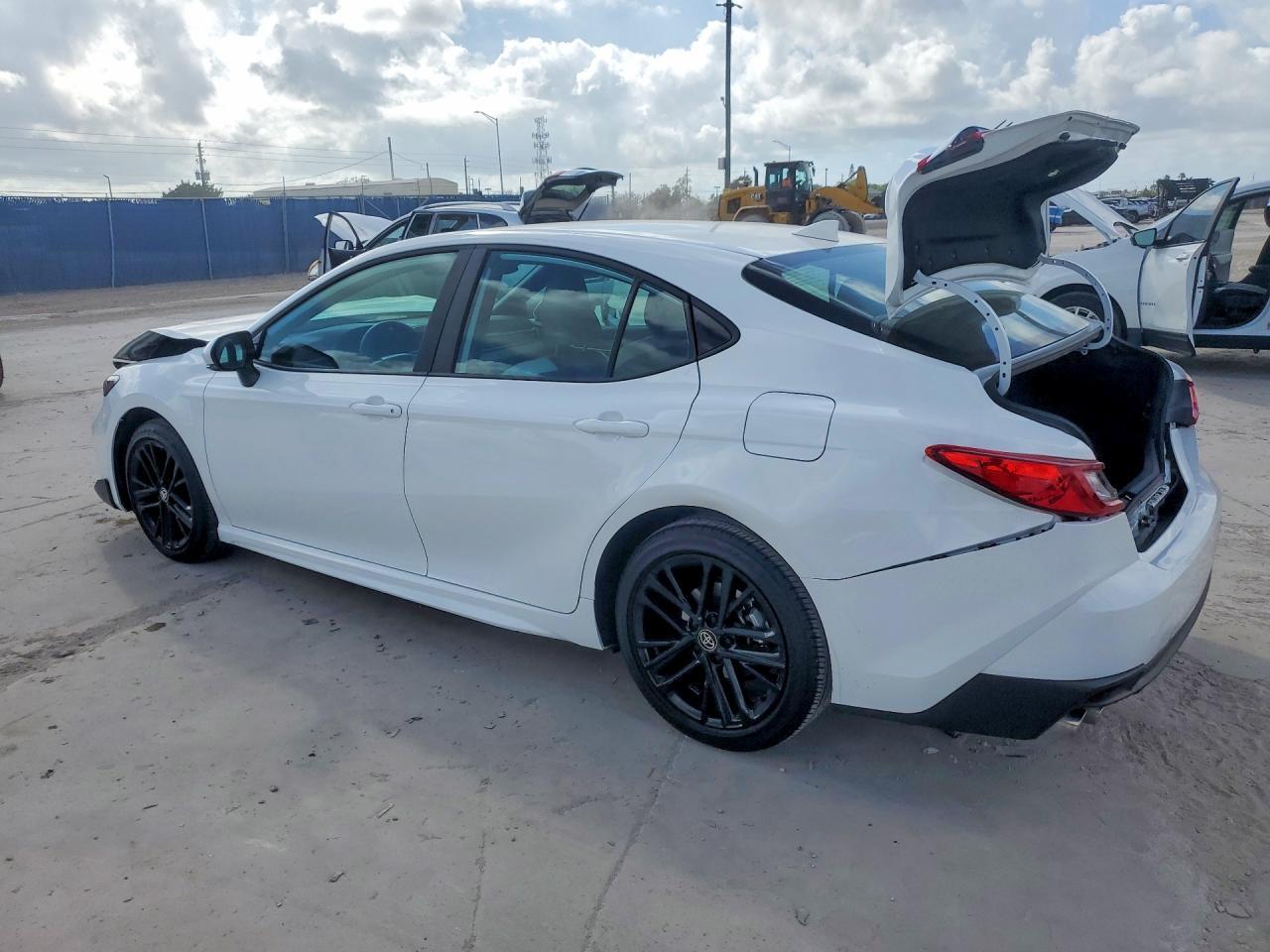 2026 Toyota Camry Se - Фото 2