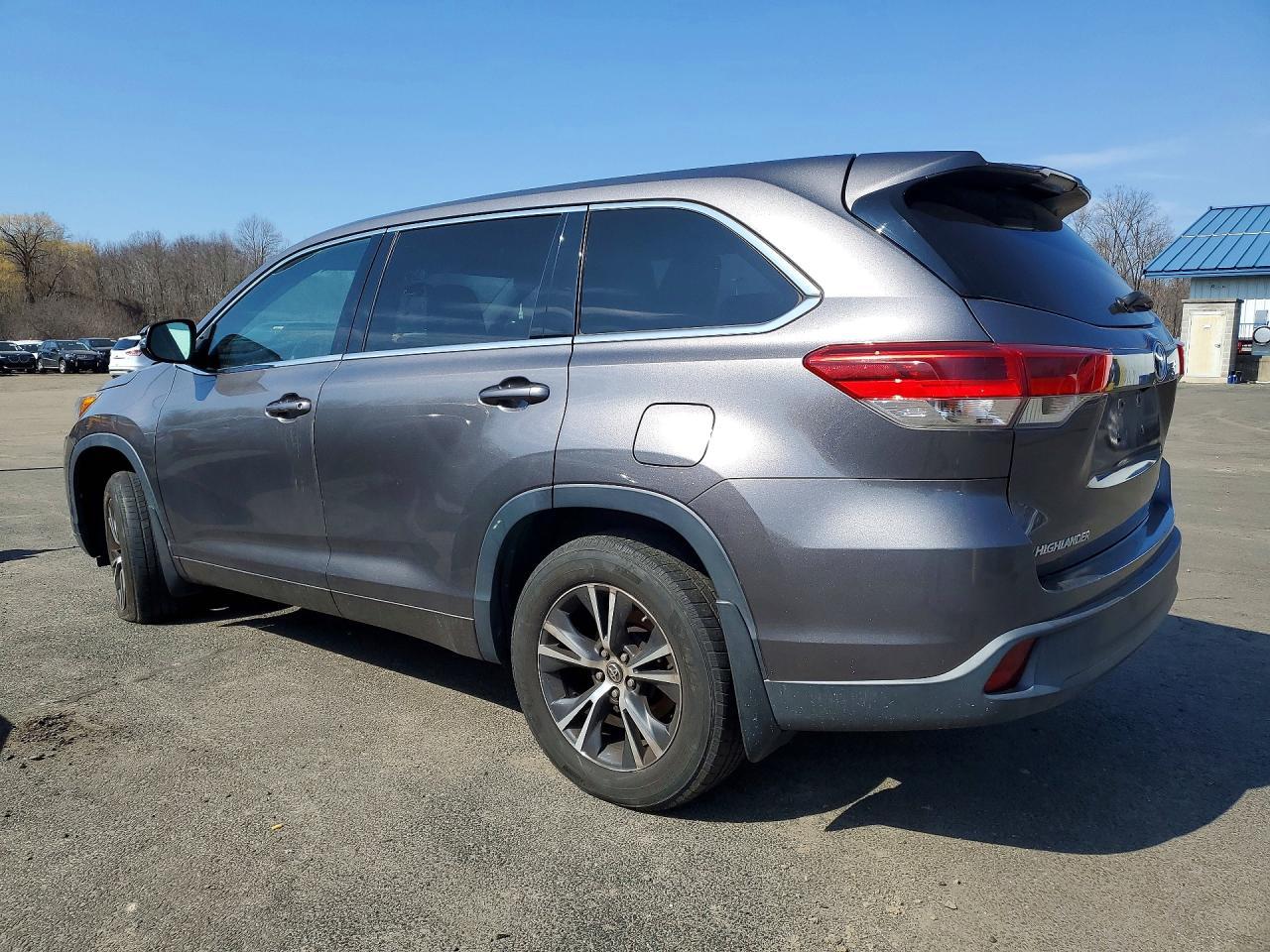 2017 Toyota Highlander Le - Фото 2