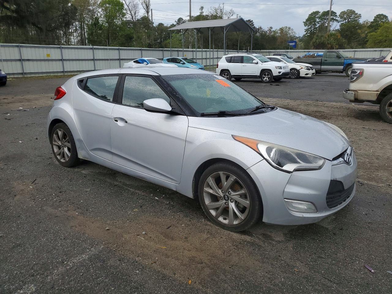 2017 Hyundai Veloster Base - Фото 4