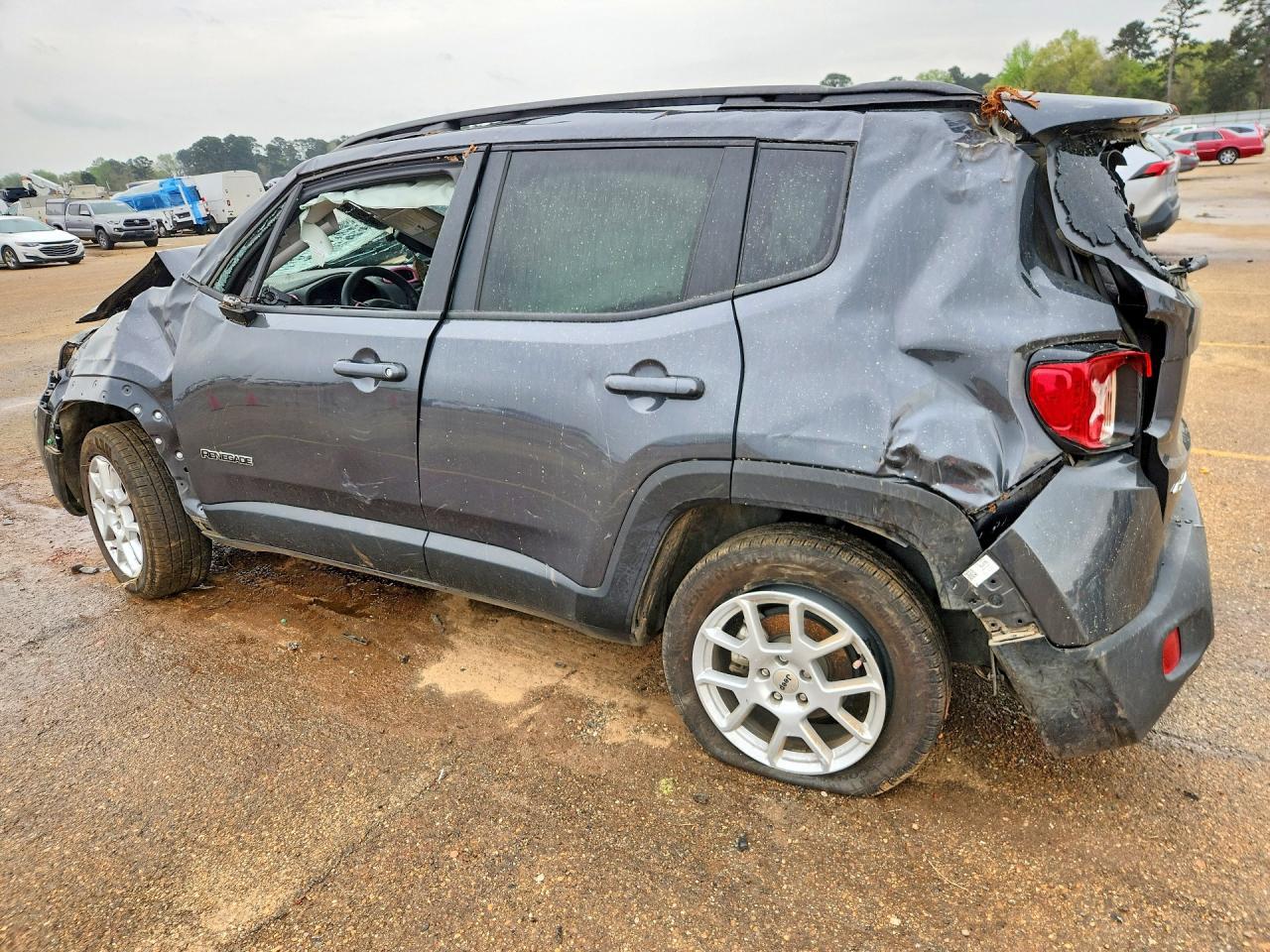 2023 Jeep Renegade Latitude - Фото 2