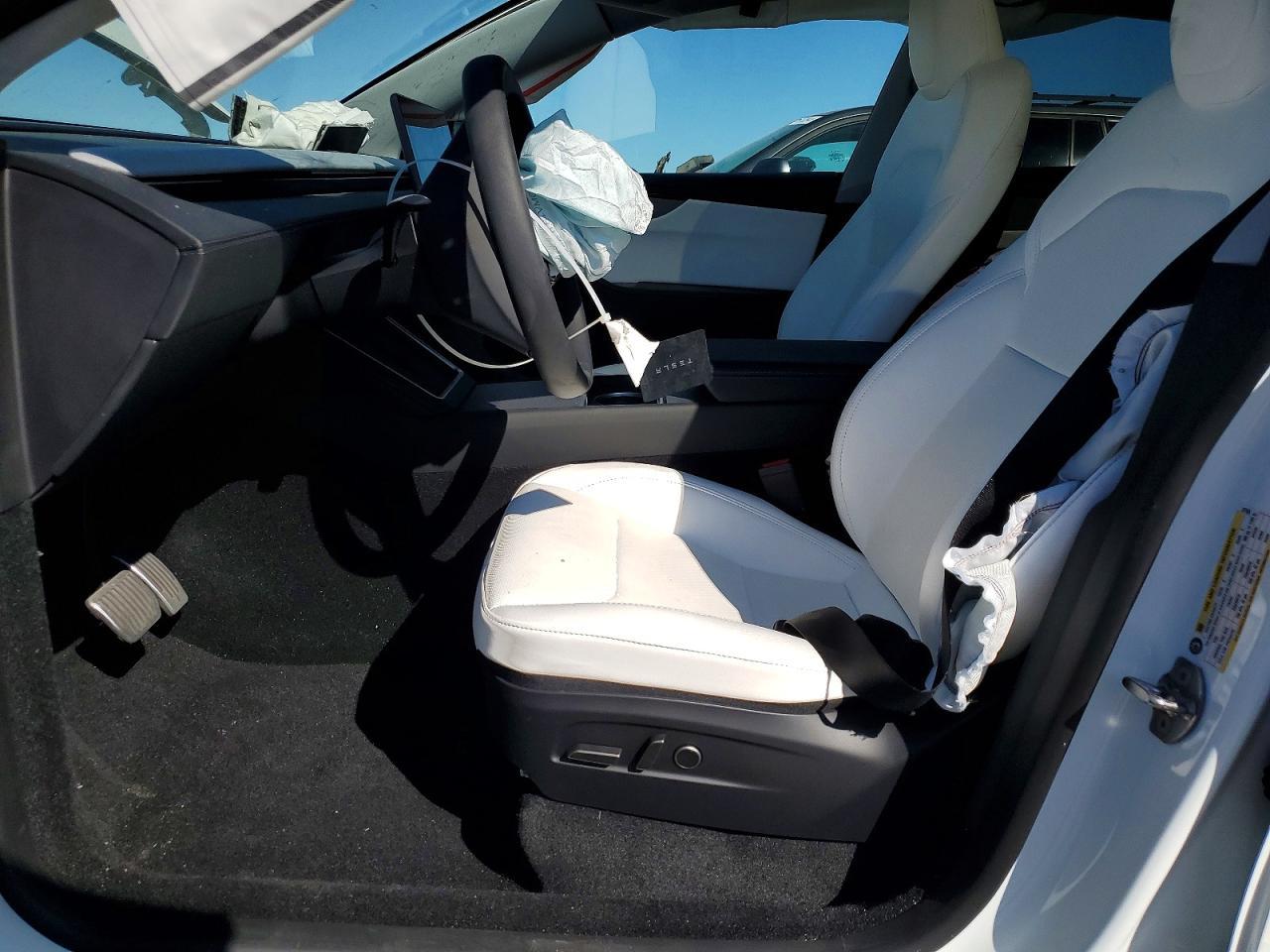 2026 Tesla Model Y - Фото 7