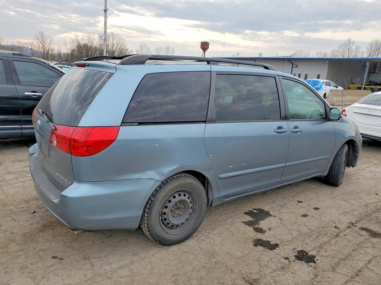 2007 Toyota Sienna - Image 3