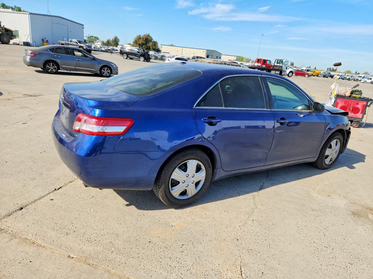 2011 Toyota Camry Le - Фото 3