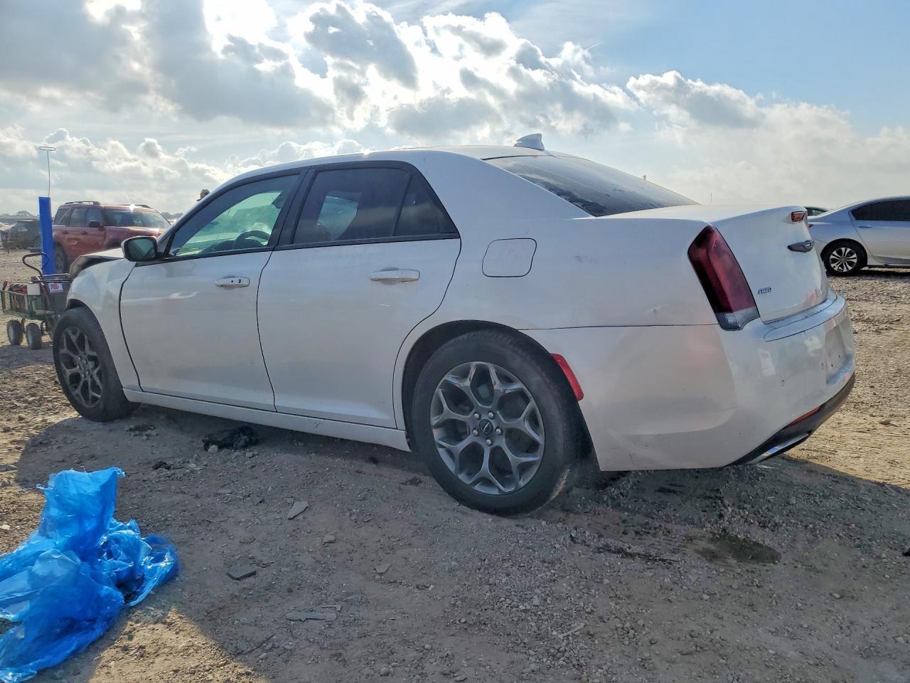 2015 Chrysler 300 - Фото 2