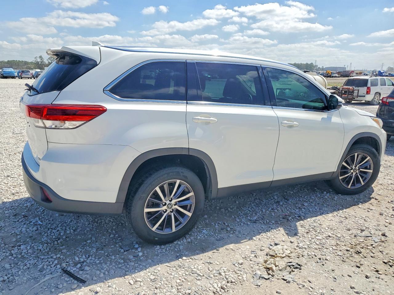 2019 Toyota Highlander - Фото 3