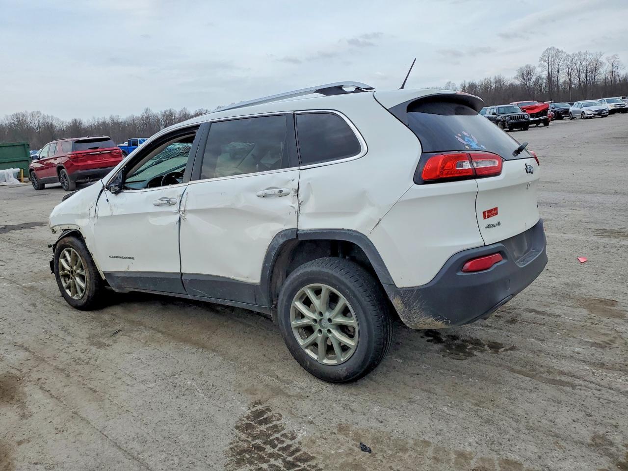 2016 Jeep Cherokee Latitude - Image 2