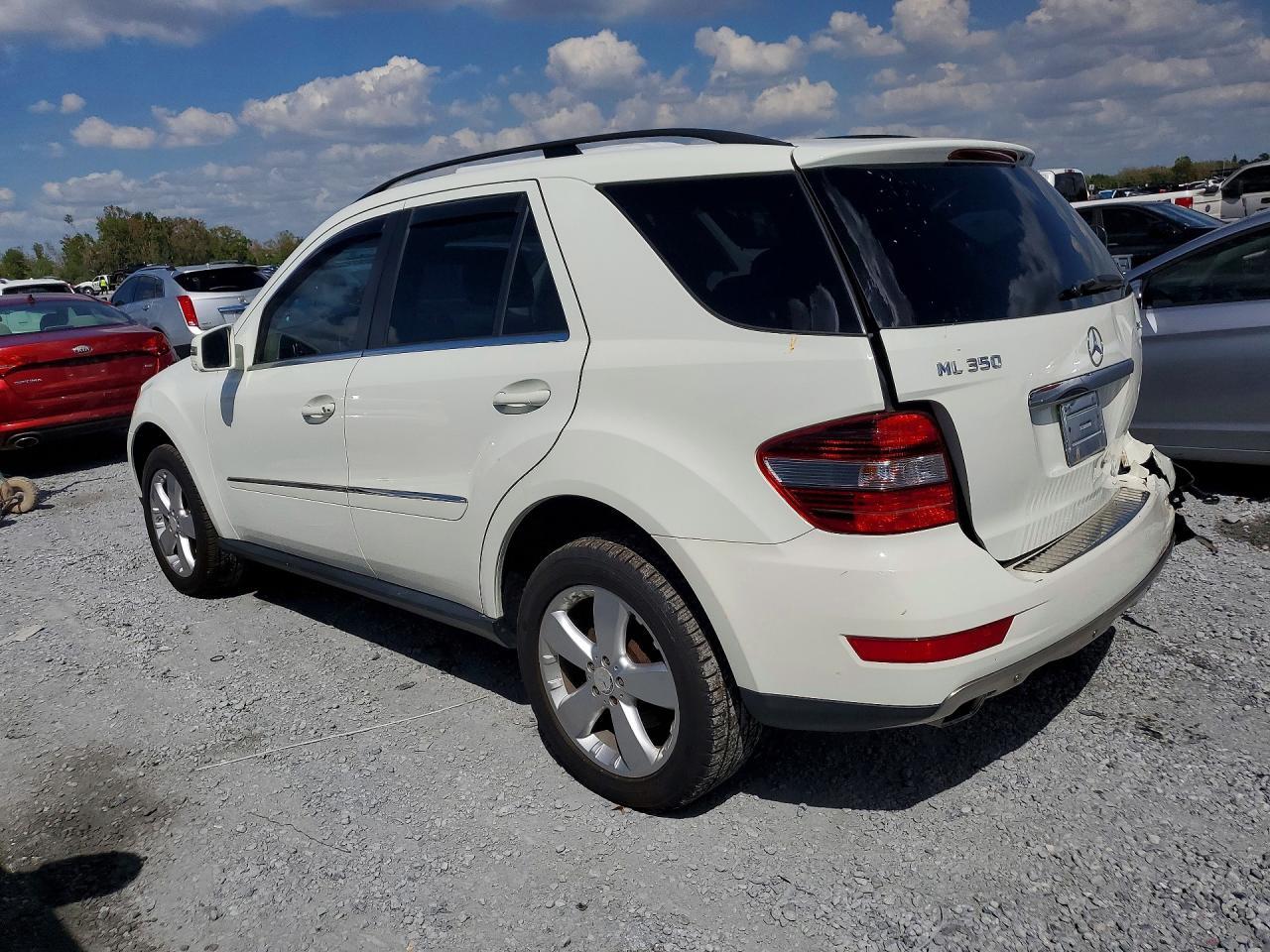 2011 Mercedes-Benz Ml 350 4Matic - Image 2