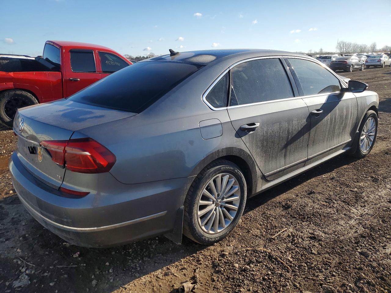 2017 Volkswagen Passat Se - Фото 3