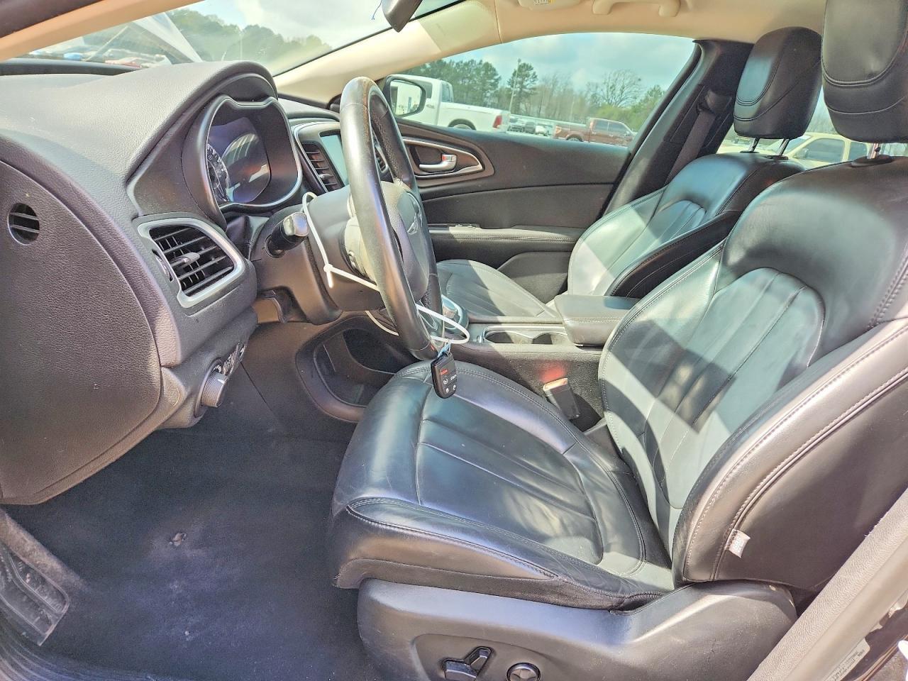 2017 Chrysler 200 Limited - Image 7