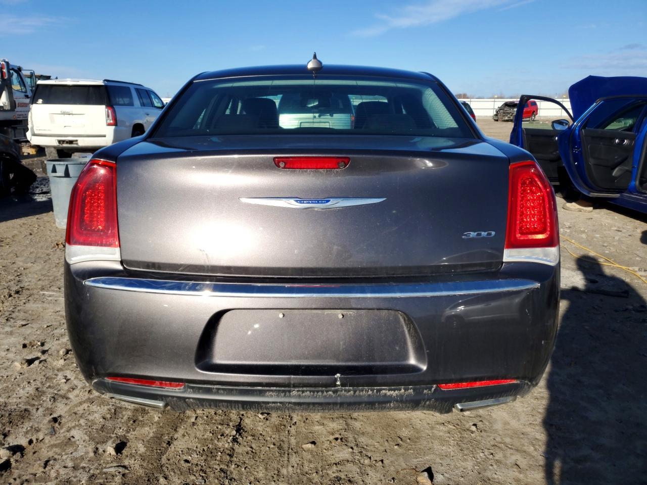 2015 Chrysler 300 Limited - Фото 6