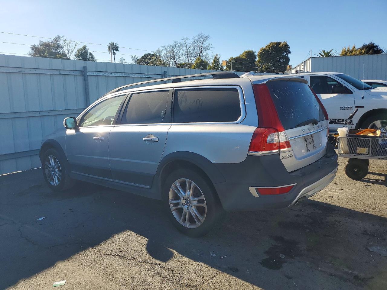 2016 Volvo Xc70 T5 Premier - Image 2