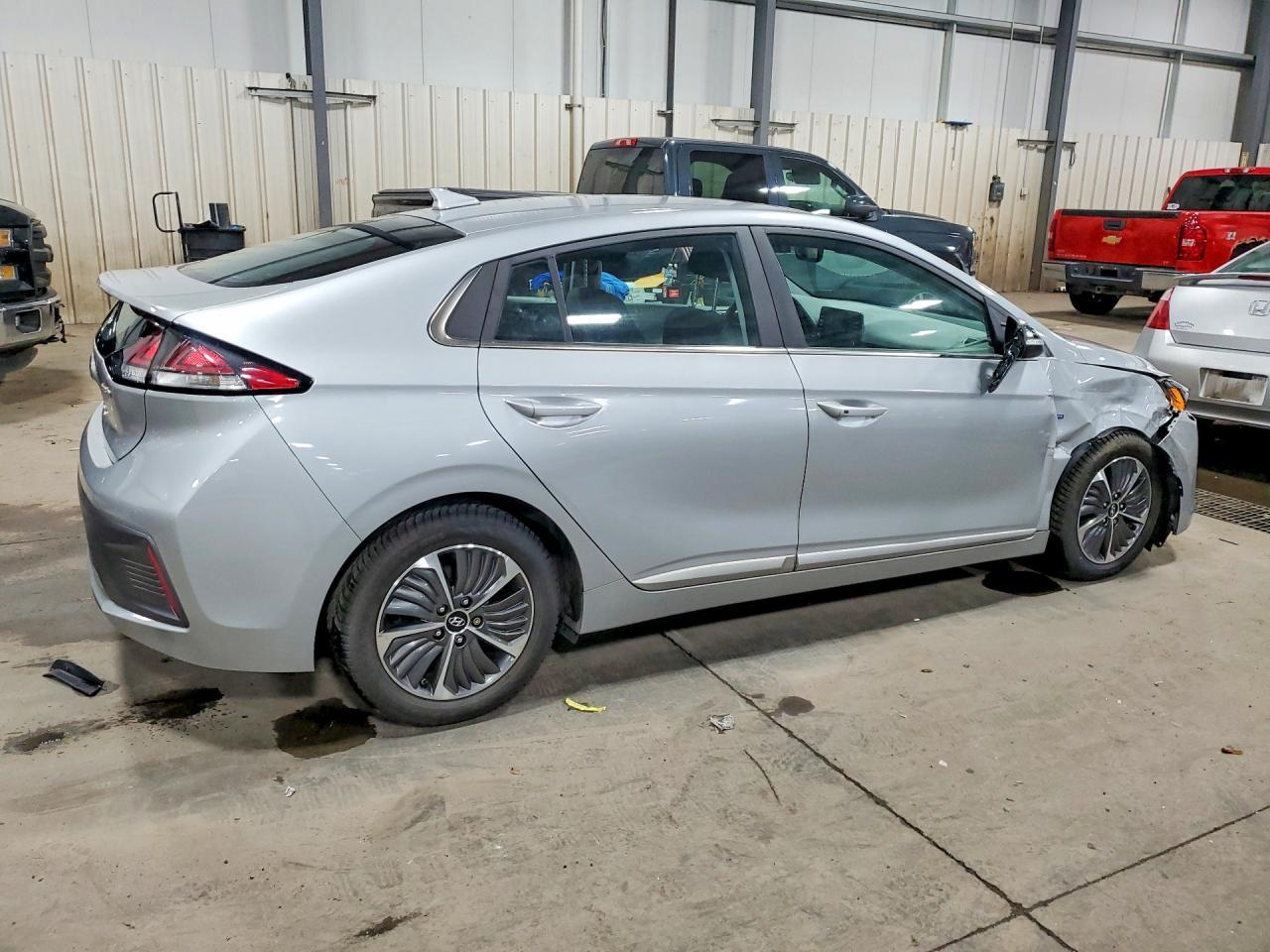2020 Hyundai Ioniq Plug-In Hybrid Sel - Image 3