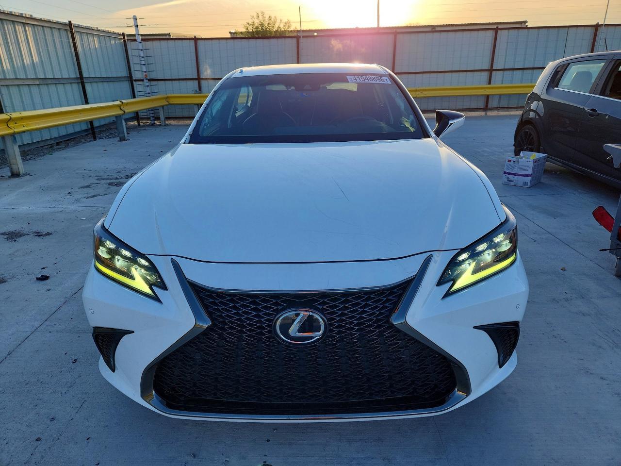 2019 Lexus Es 350 - Image 5