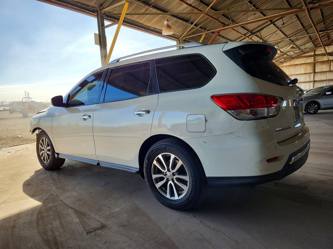 2016 Nissan Pathfinder Sv - Image 2