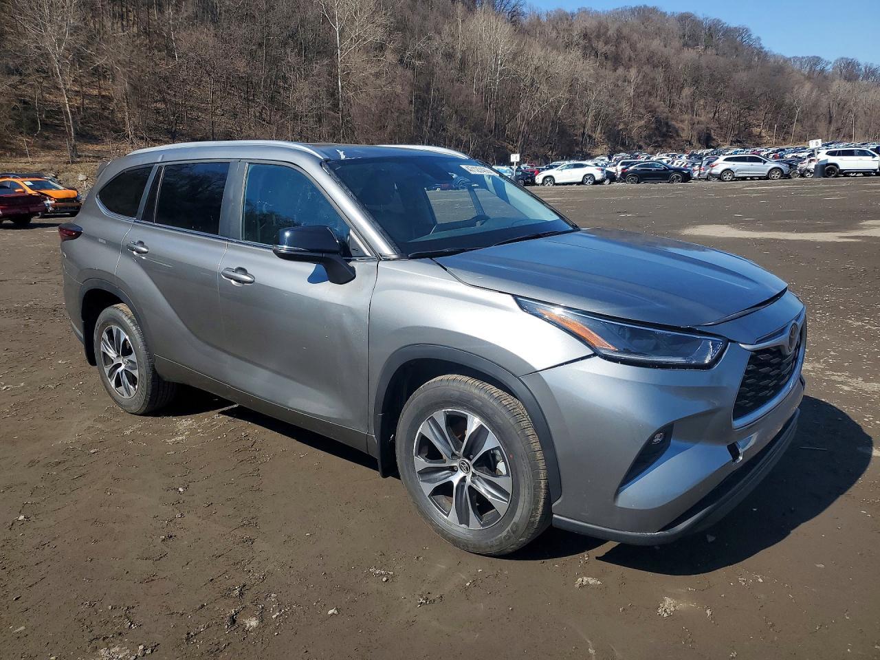 2025 Toyota Highlander Xle - Image 4