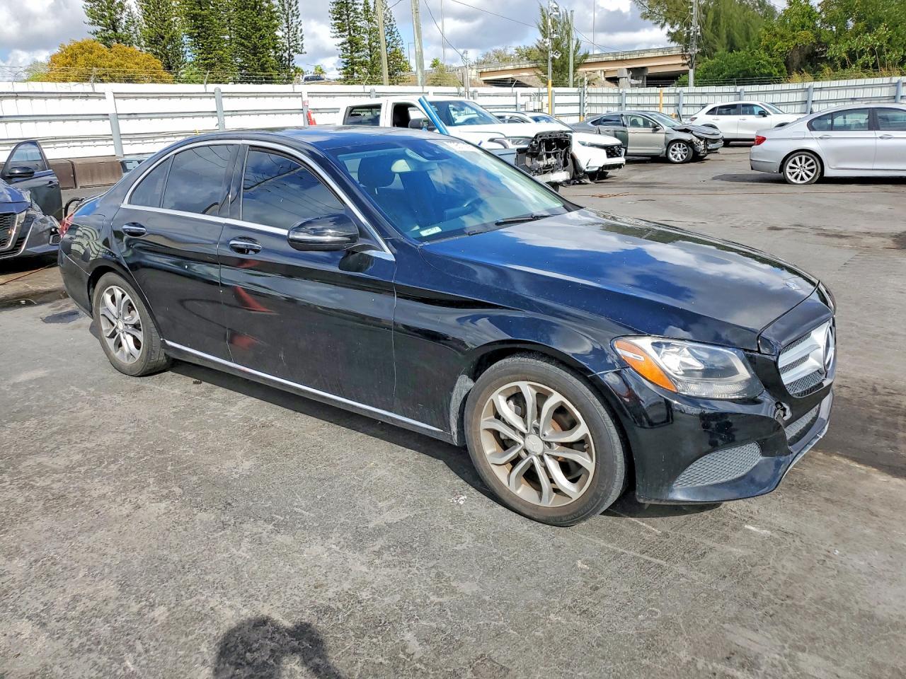 2017 Mercedes-Benz C 300 - Фото 4