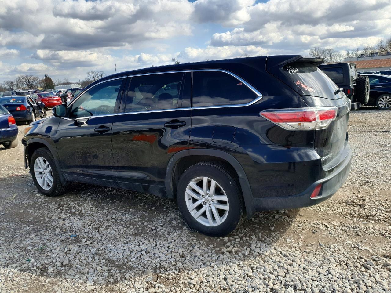 2015 Toyota Highlander Le - Фото 2