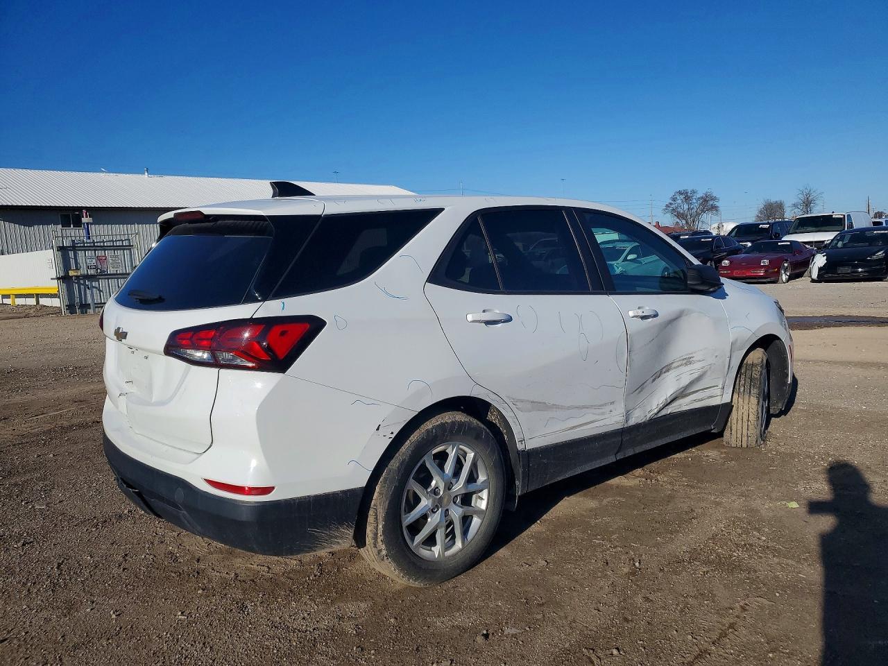 2022 Chevrolet Equinox Ls - Image 3