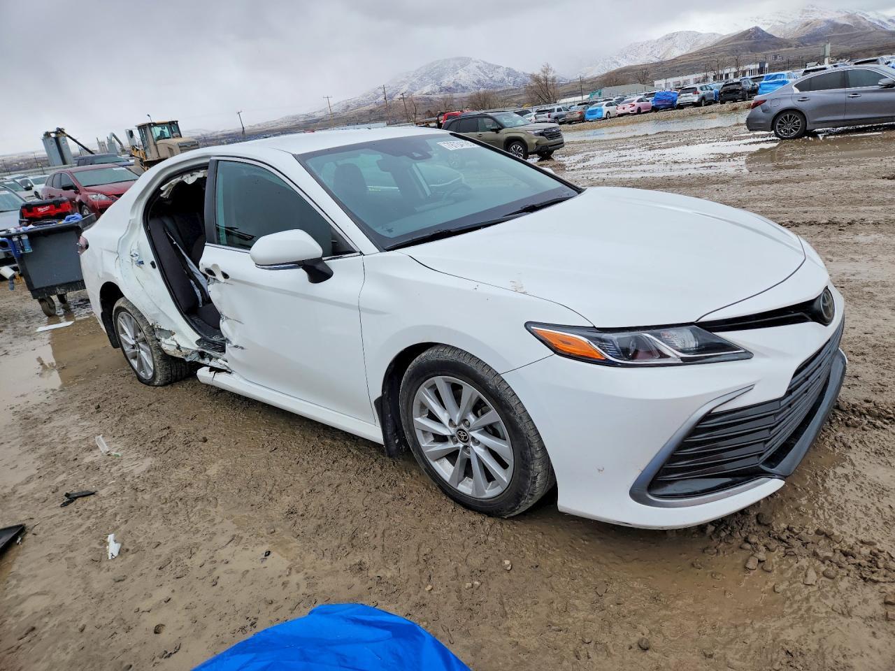 2022 Toyota Camry Le - Фото 4