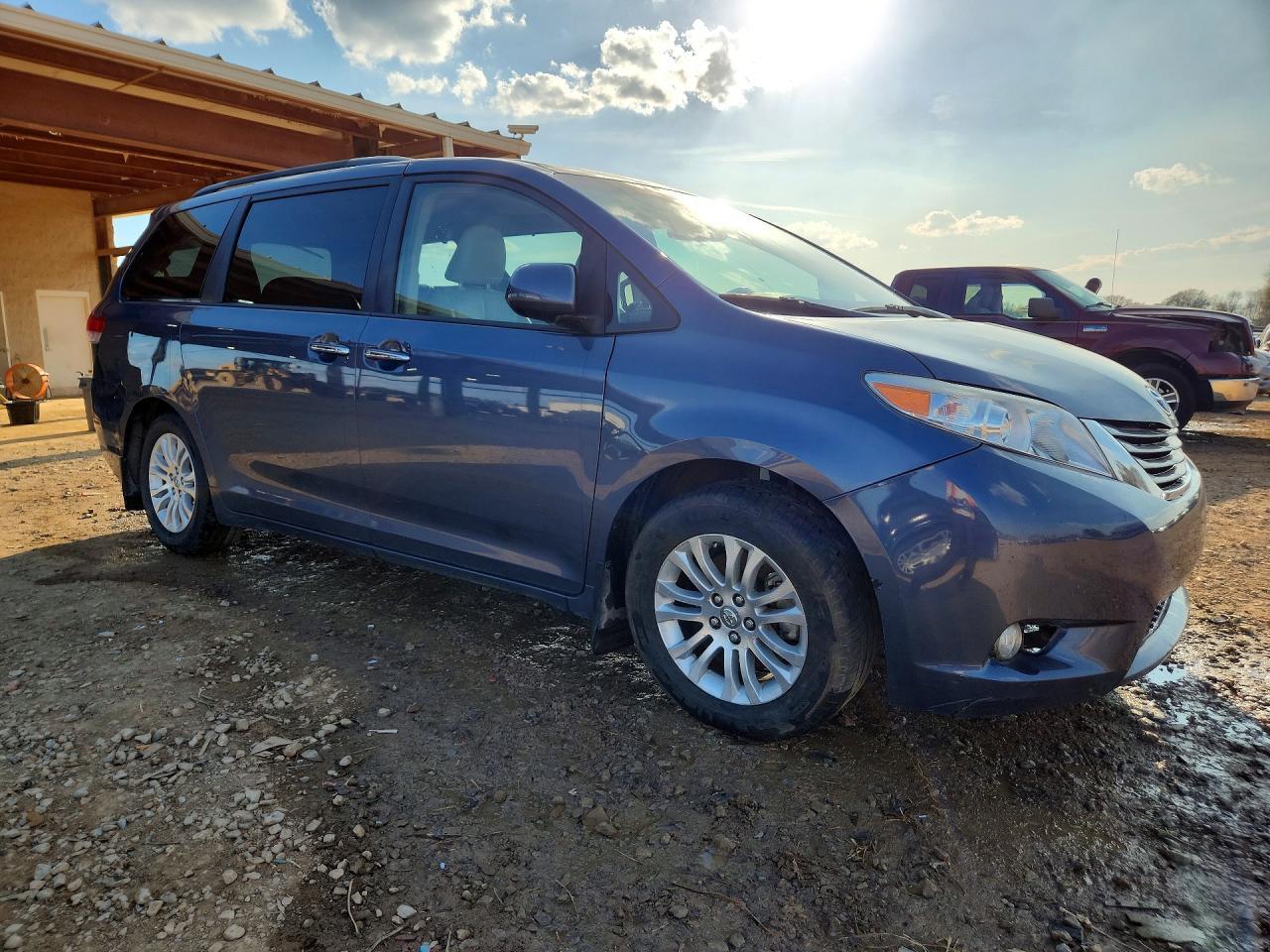 2014 Toyota Sienna Xle 8-Passenger - Image 4