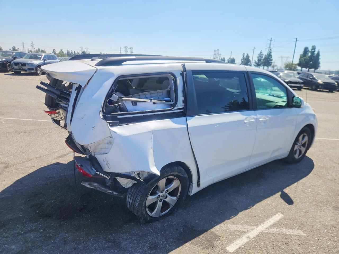 2014 Toyota Sienna Le 8-Passenger - Фото 3