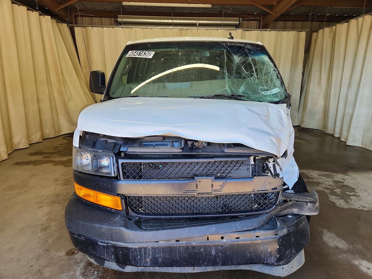 2025 Chevrolet Express G2500 - Фото 5