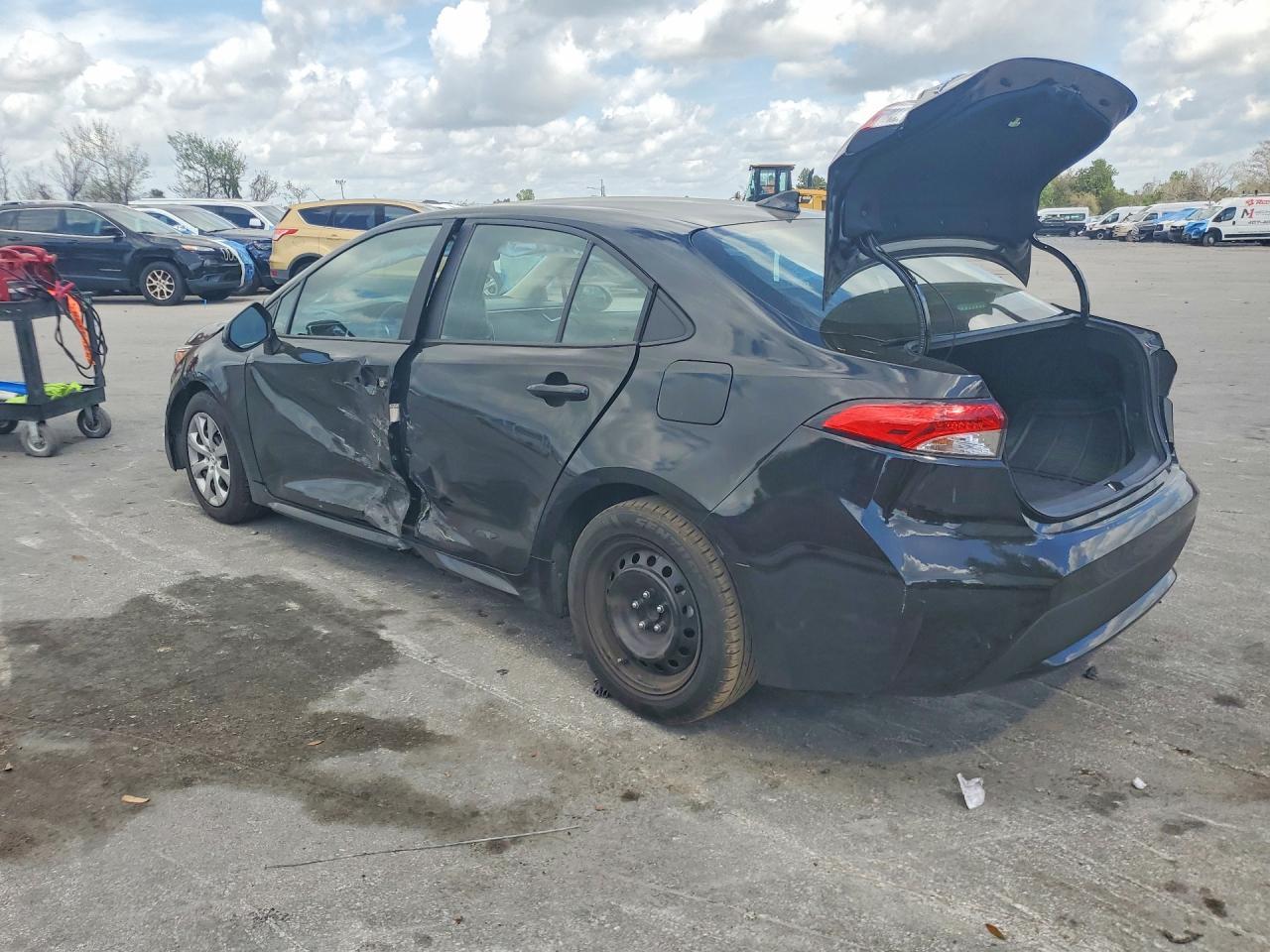 2021 Toyota Corolla Le - Фото 3