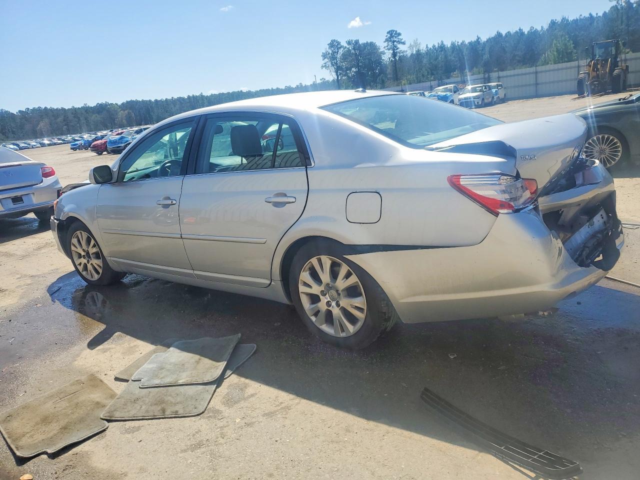 2010 Toyota Avalon Xls - Image 2