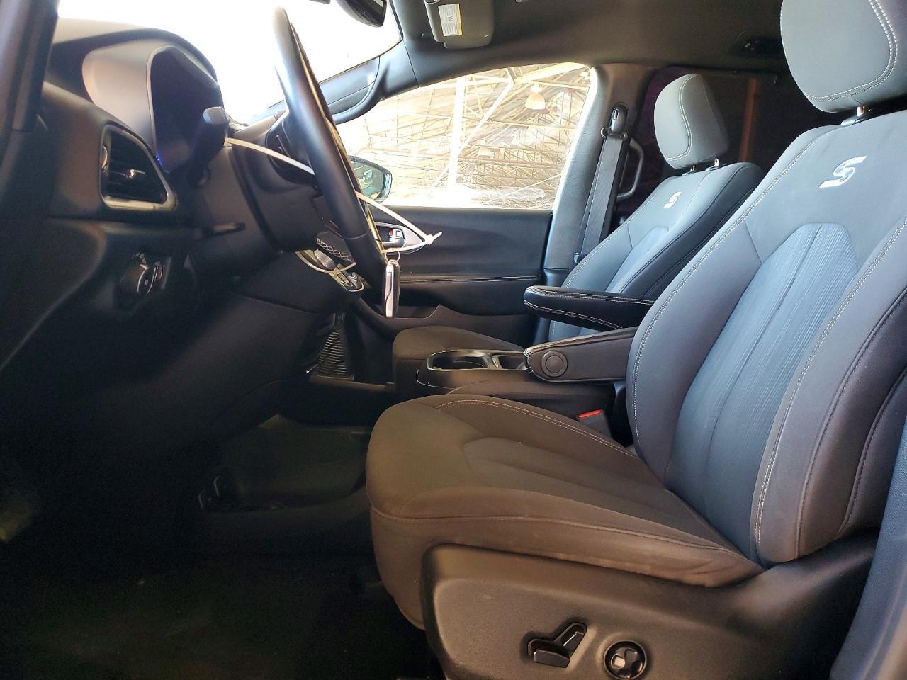 2020 Chrysler Pacifica Touring - Image 7