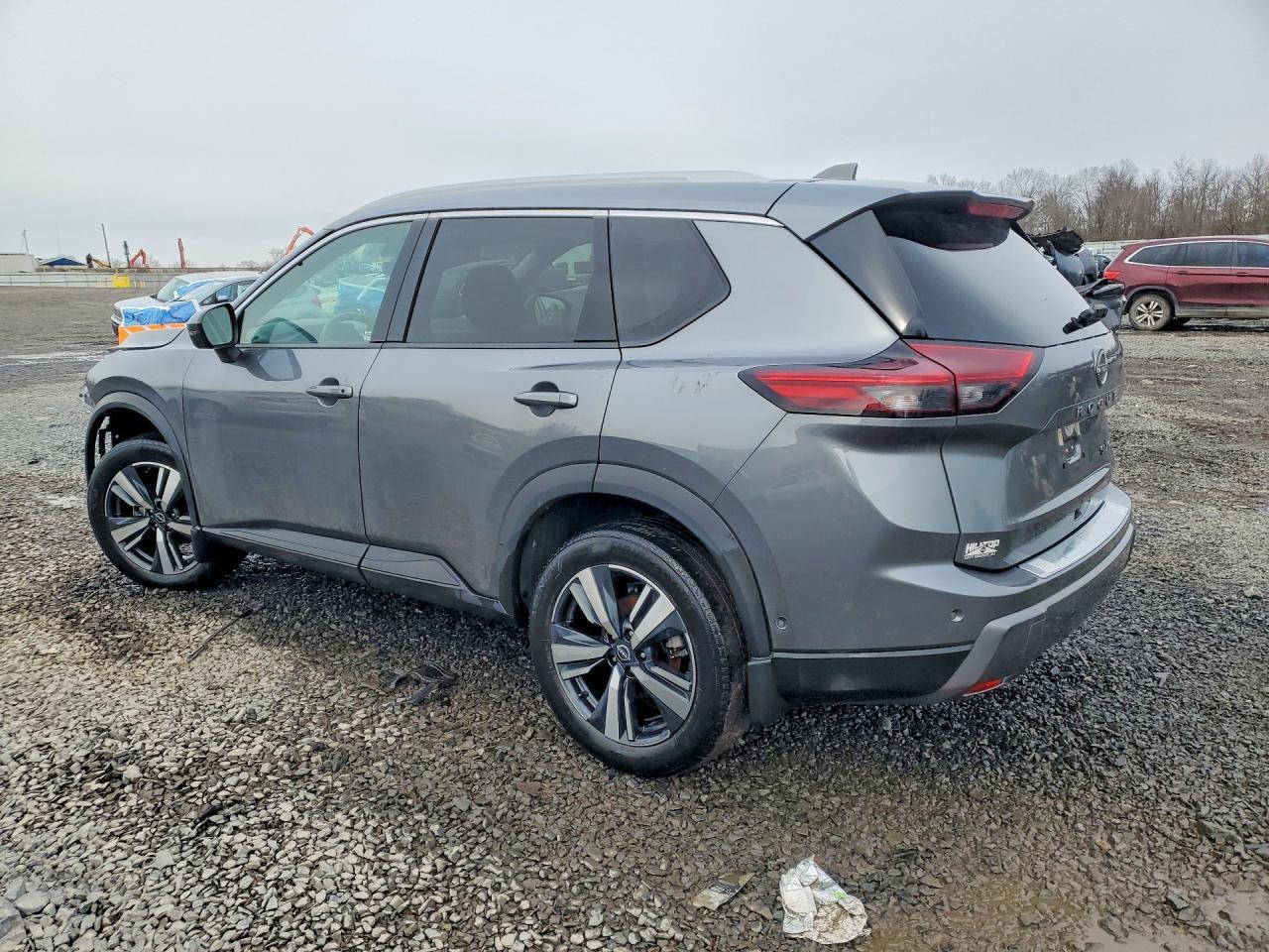2024 Nissan Rogue Sl - Image 2