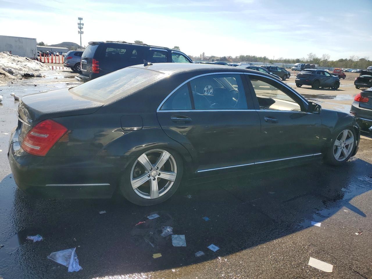 2011 Mercedes-Benz S 550 4Matic - Image 3