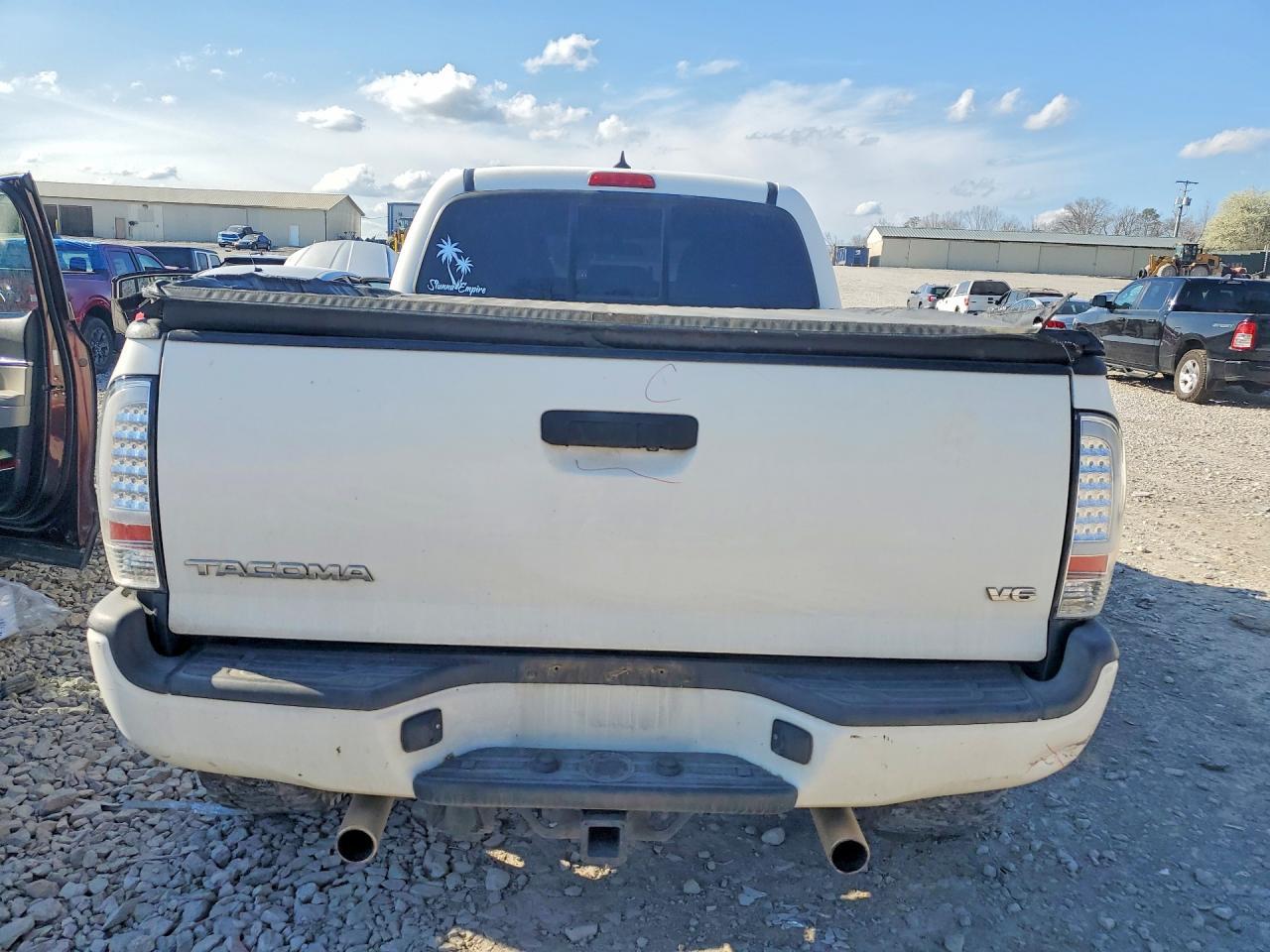 2015 Toyota Tacoma V6 - Image 6