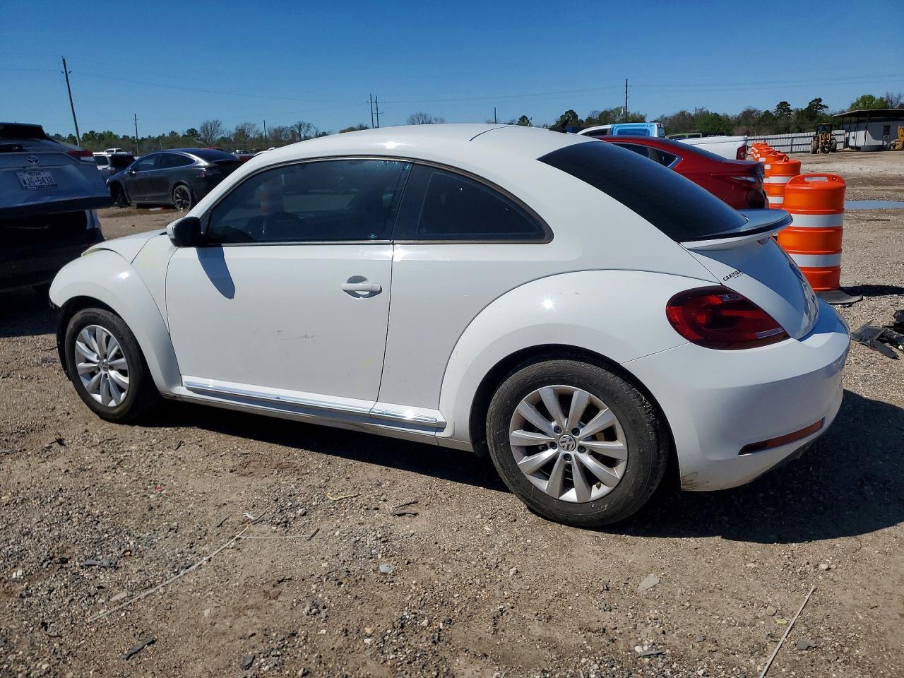 2019 Volkswagen Beetle - Фото 2