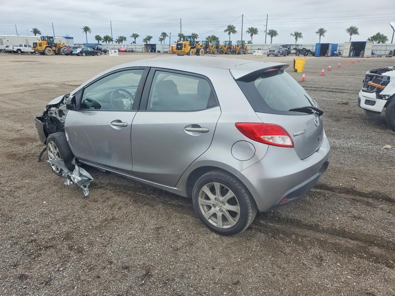2012 Mazda Mazda2 - Image 2